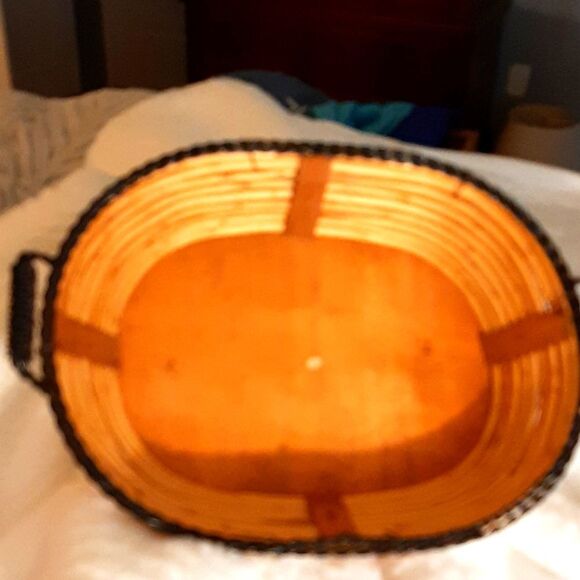 Wooden Serving Basket / Metal Handles - Picture 3 of 10